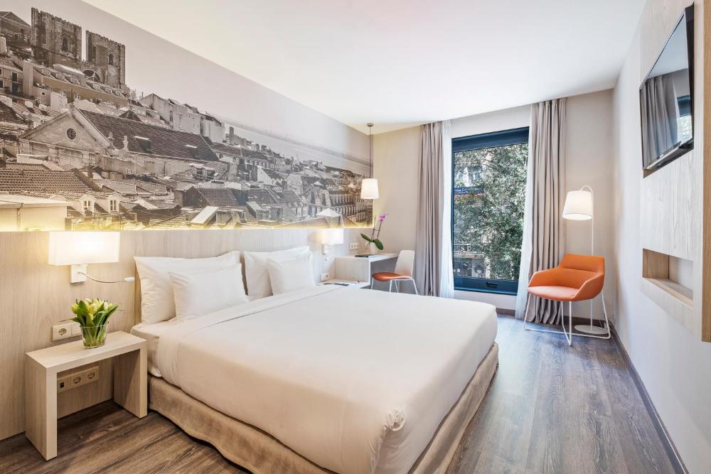 Double or Twin Room interior